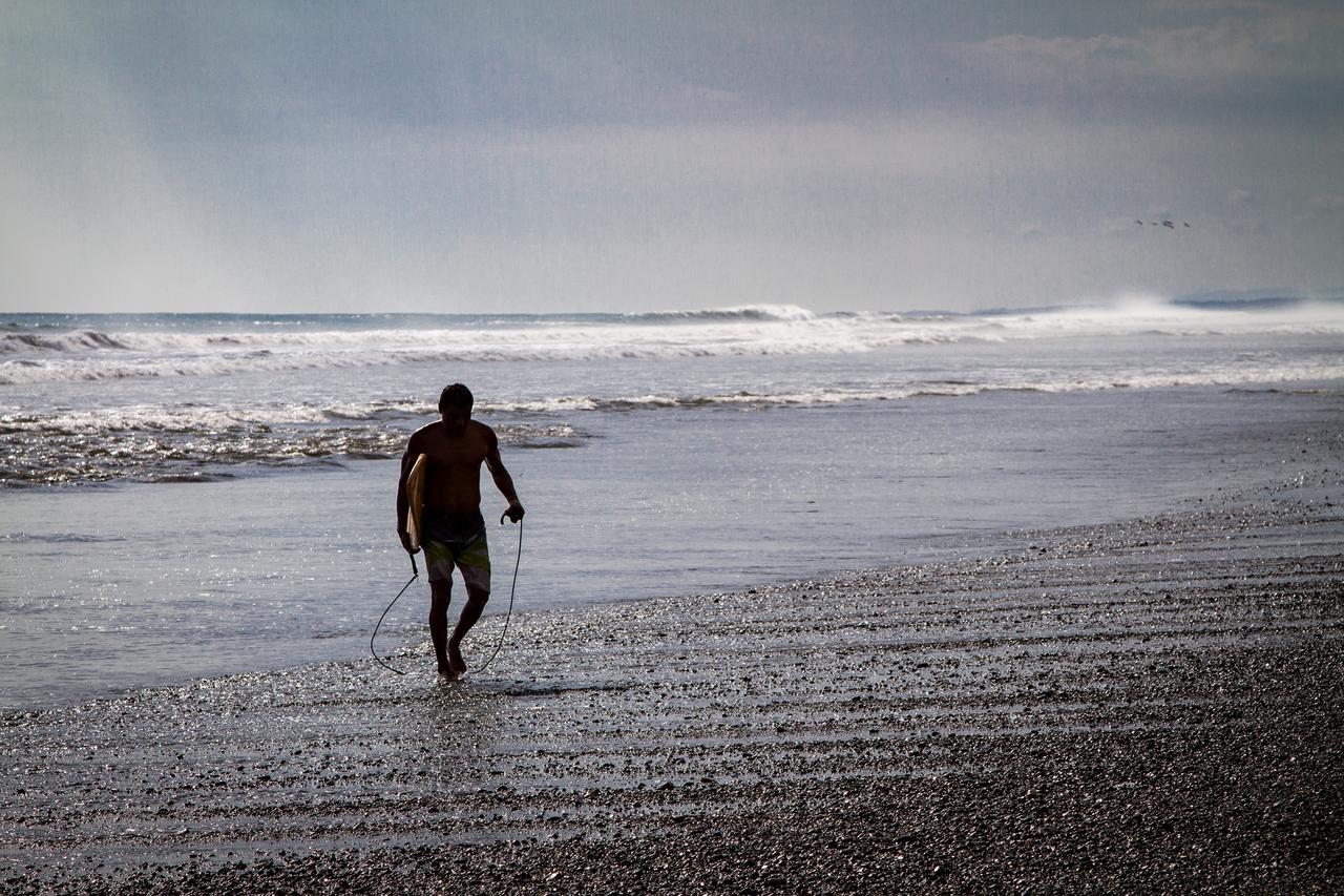 Miguel Surf Camp Ξενοδοχείο Quepos Εξωτερικό φωτογραφία